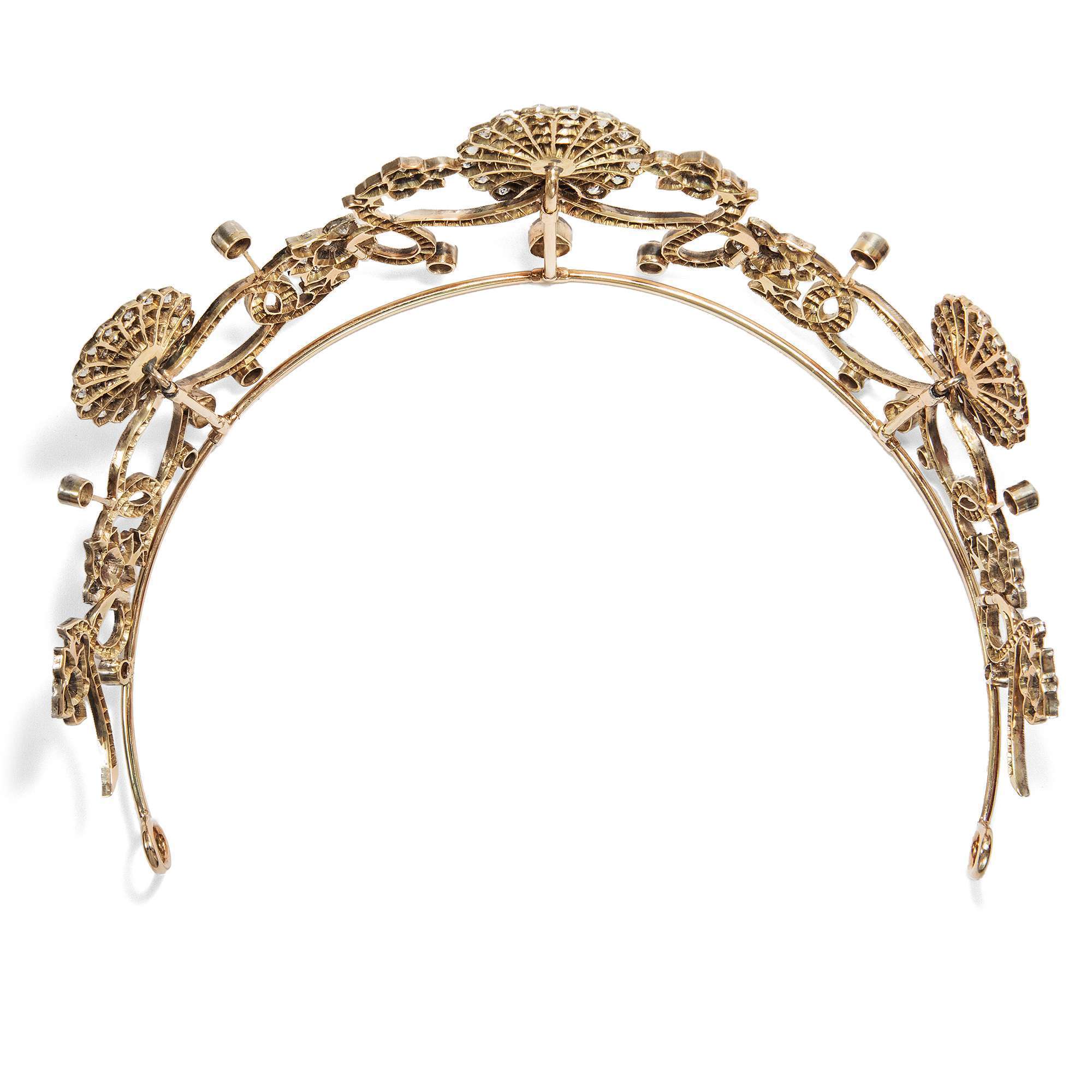 605131-hofer-antikschmuck-Prachtvolles-Diadem-mit-16-76-ct-Diamanten-in-Gold-und-Silber-um-1890-Ewiger-Blumenkranz