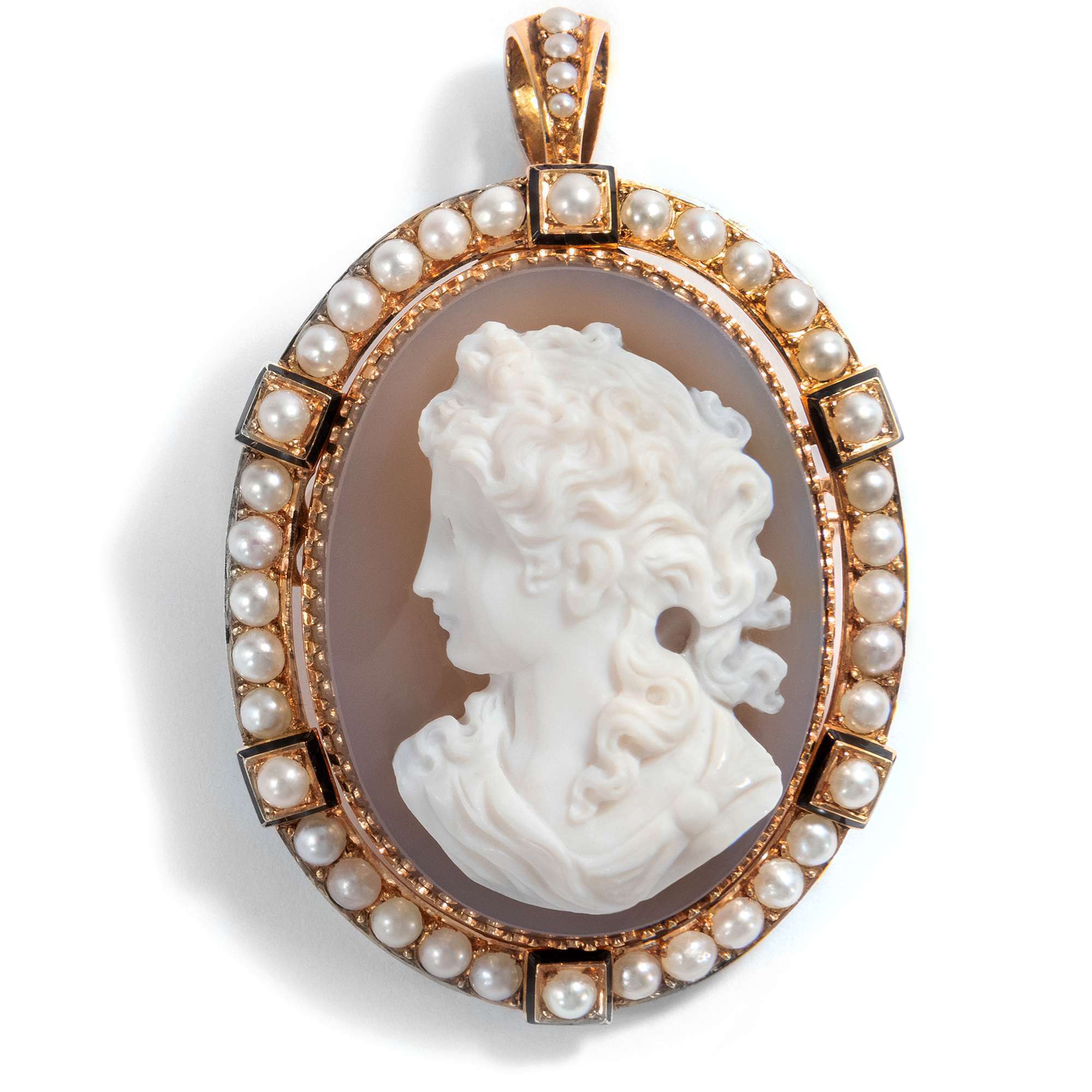 616204-hofer-antikschmuck-vExquisites-Medaillon-mit-Lagenstein-Gemme-in-Gold-Paris-um-1870-Das-Vergangene-bewahren