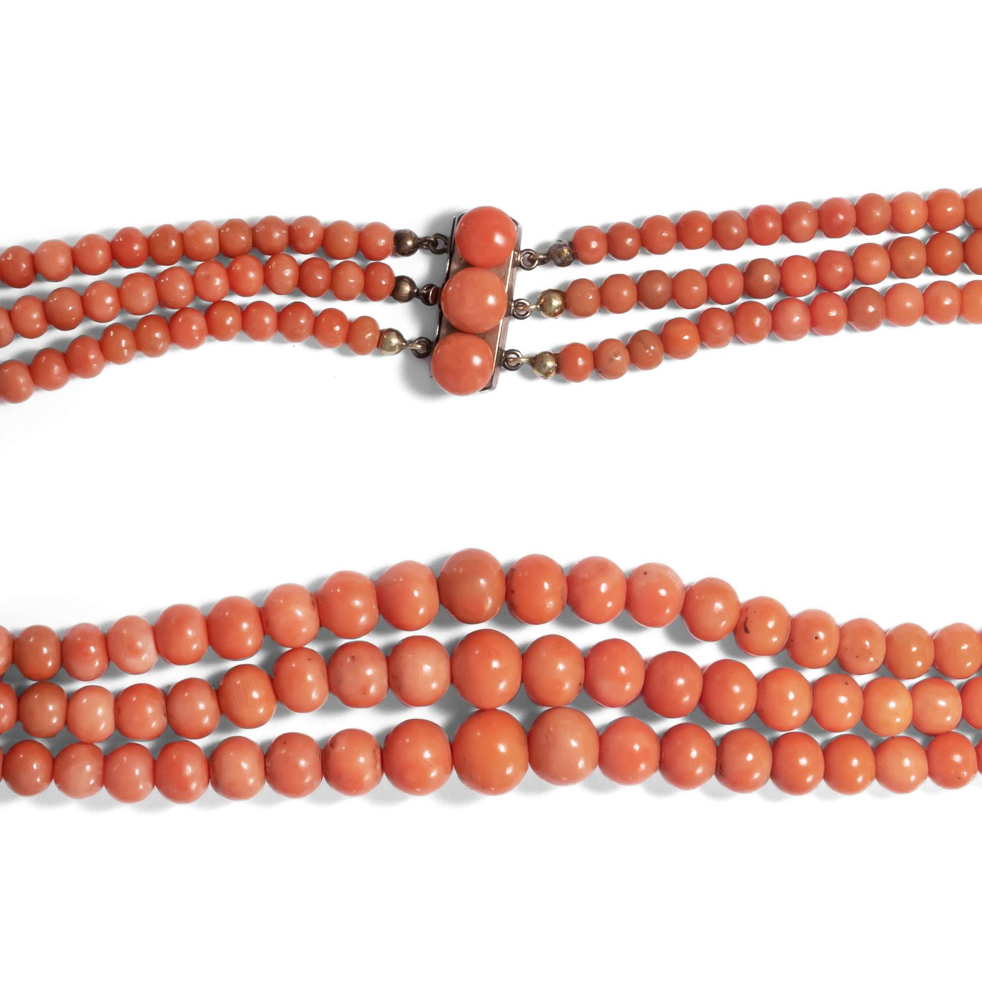 616472-hofer-antikschmuck-Dreireihiges-Verlaufscollier-aus-grossen-Lachskorallen-Italien-um-1890-Sogno-Mediterraneo_4