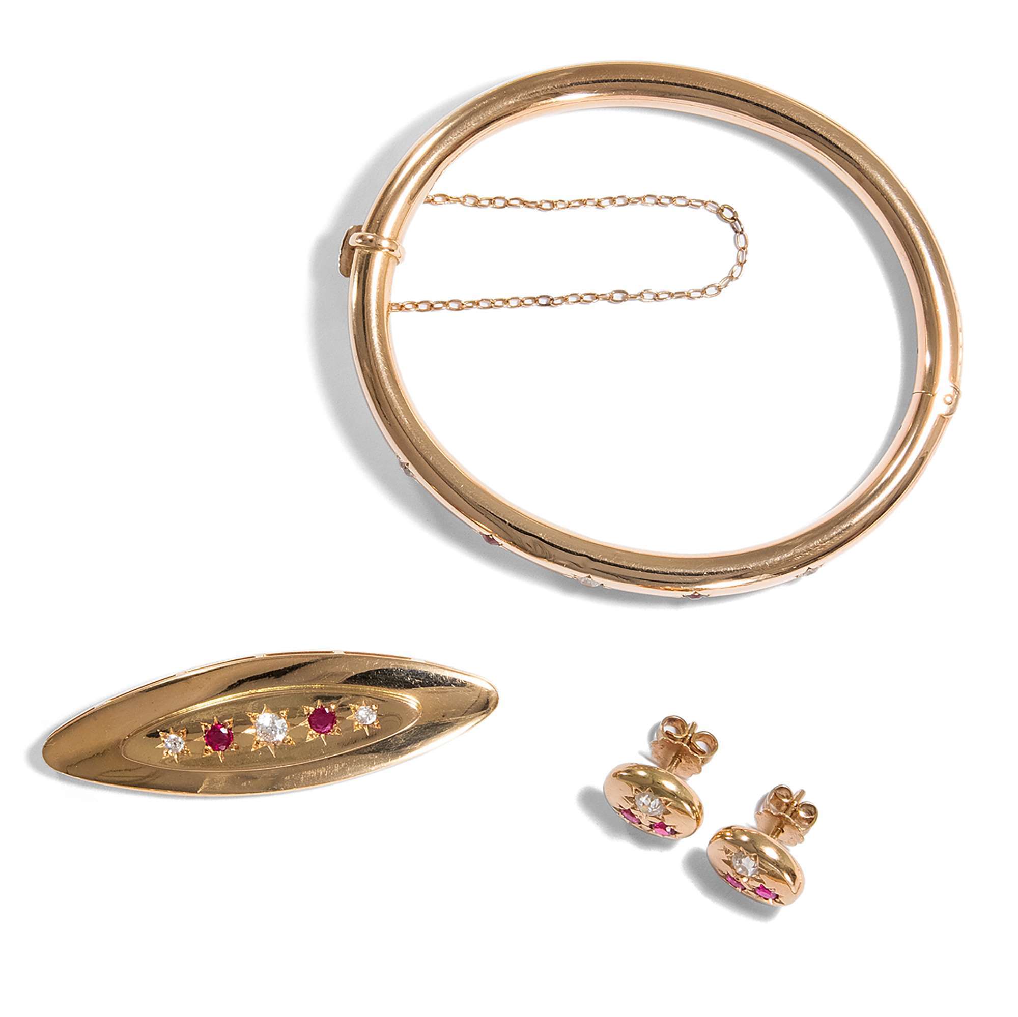 617815-hofer-antikschmuck-Romantische-Parure-mit-Rubinen-und-Diamanten-um-1890-1980-Generationen-verbunden