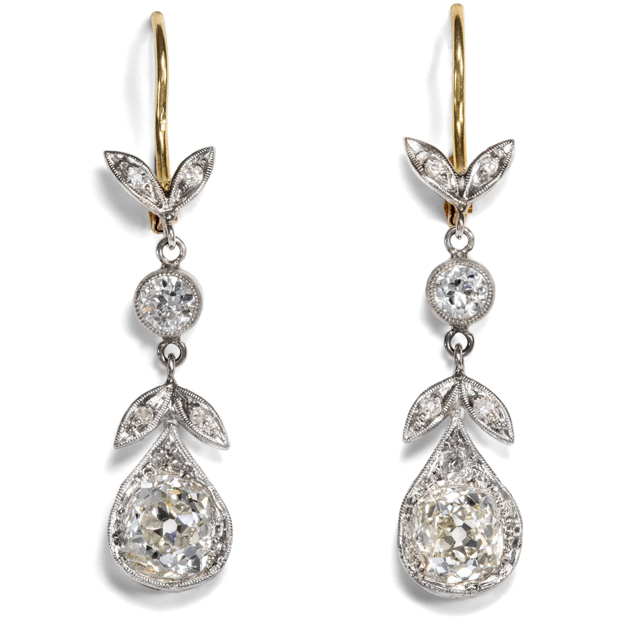 618557-hofer-antikschmuck-Prachtvolle-Ohrringe-mit-3-41-ct-Altschliff-Diamanten-in-Gold-und-Platin-um-1910-und-spaeter-Der-erste-Ball-der-Saison