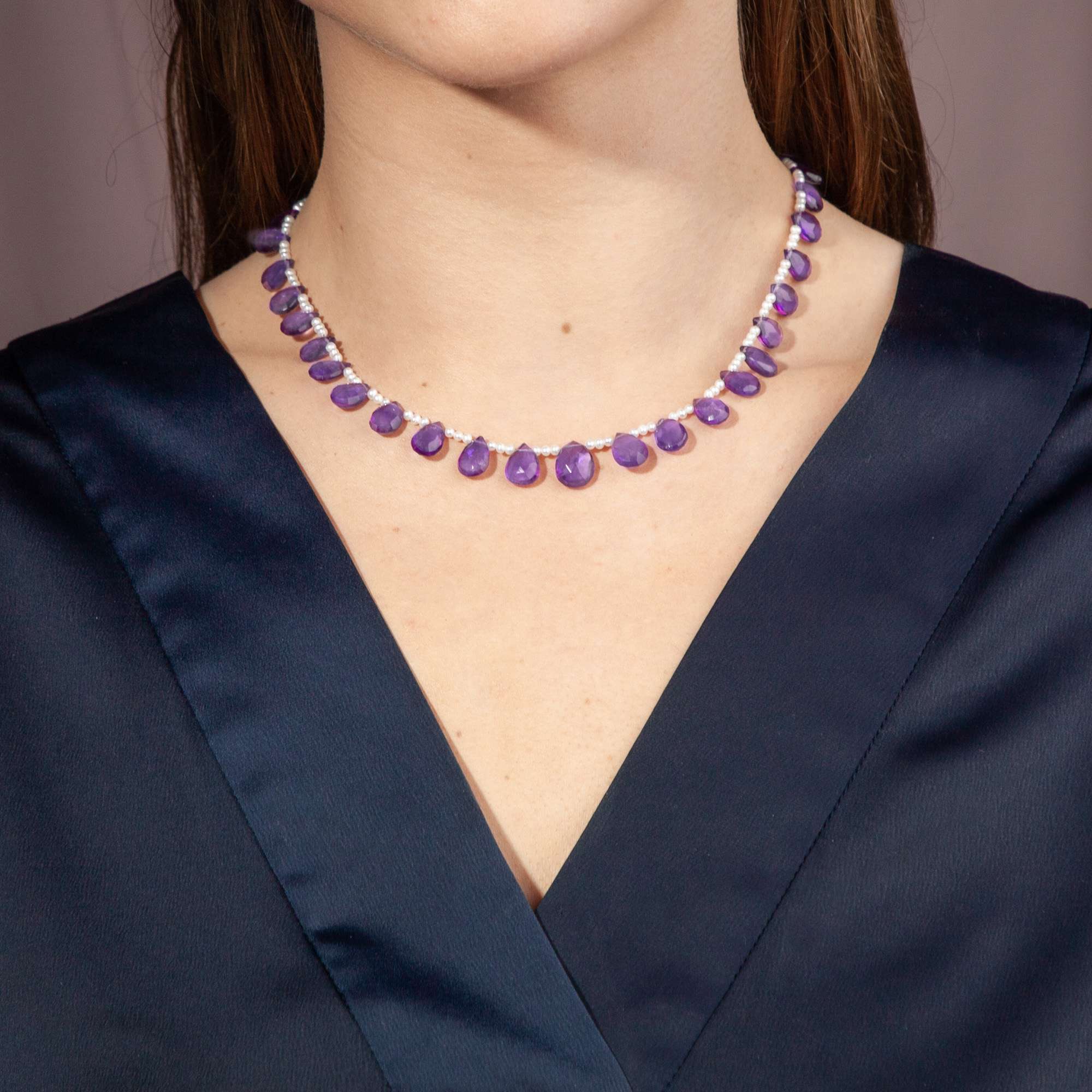 620213-hofer-antikschmuck-Zartes-Collier-aus-Amethysten-und-Zuchtperlen-Berlin-2023-Kostbare-Girlande