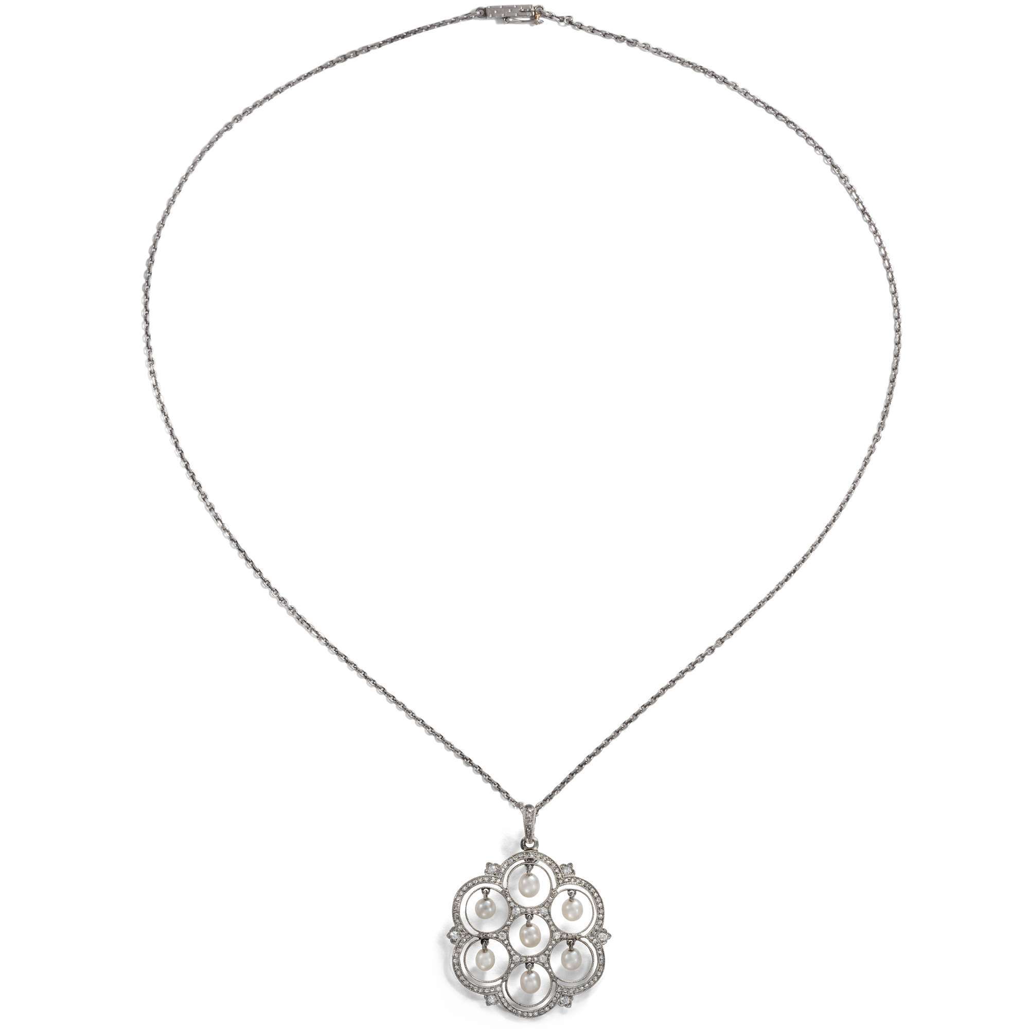 620492-hofer-antikschmuck-Kunstvoller-Platin-Anhaenger-mit-beweglichen-Naturperlen-um-1910-Modebericht-aus-Monte-Carlo_1
