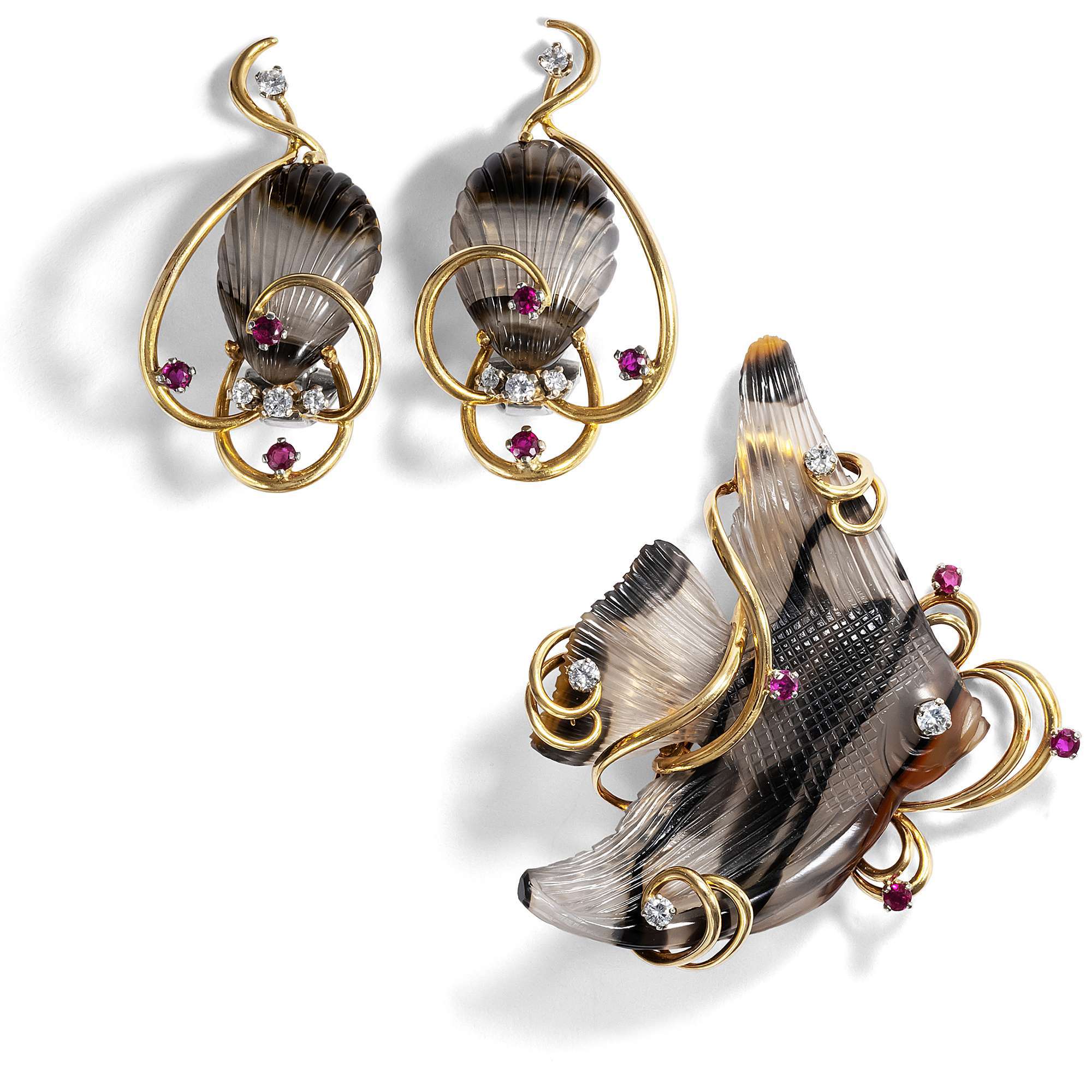 621896-hofer-antikschmuck-Maritime-vintage-Brosche-mit-passenden-Ohrclips-aus-Achaten-Rubinen-Diamanten-und-Gold-um-1980-Unter-dem-Meer