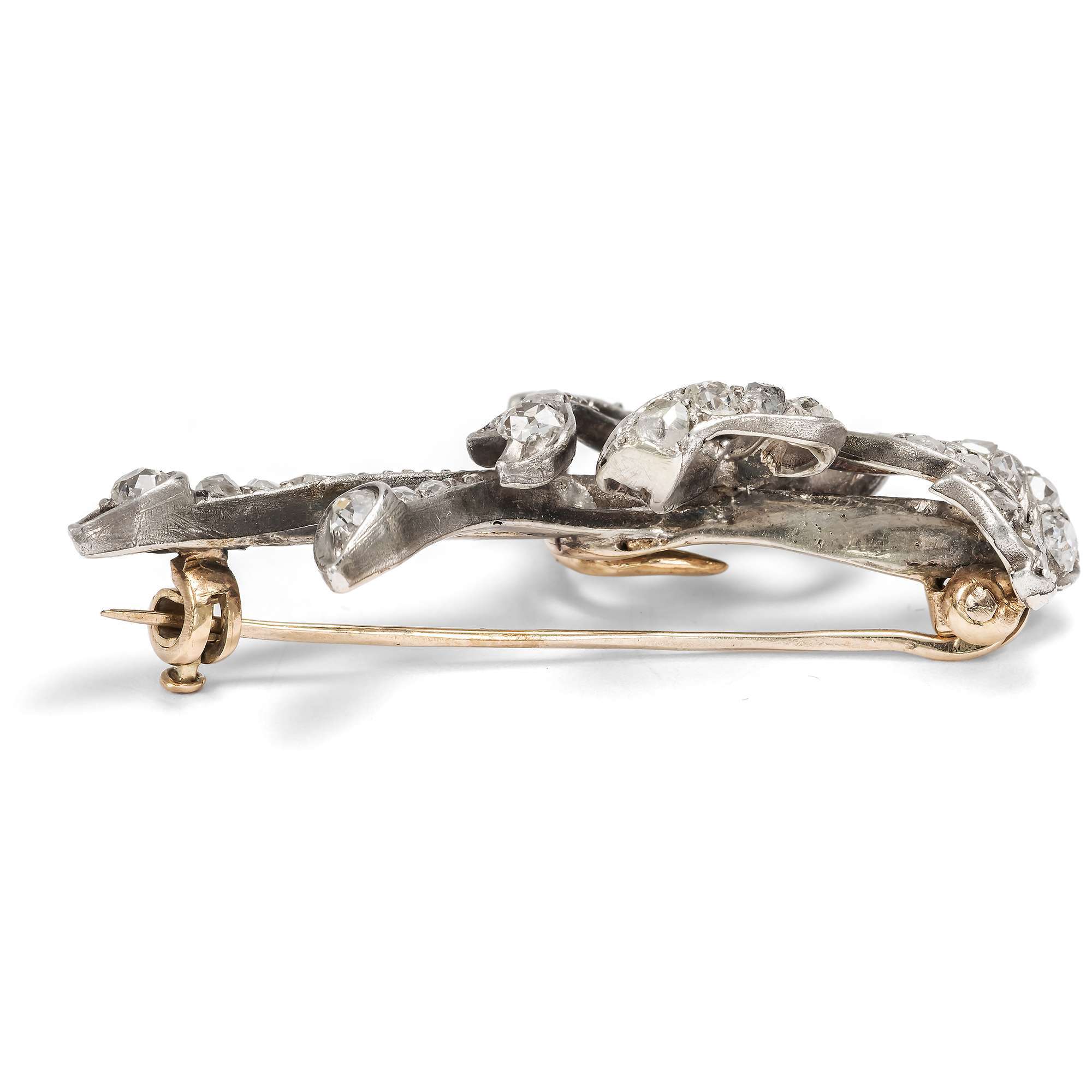 623872-hofer-antikschmuck-Antike-Schleifenbrosche-mit-Diamanten-in-Silber-auf-Gold-um-1890-Edel-und-Nuetzlich_1