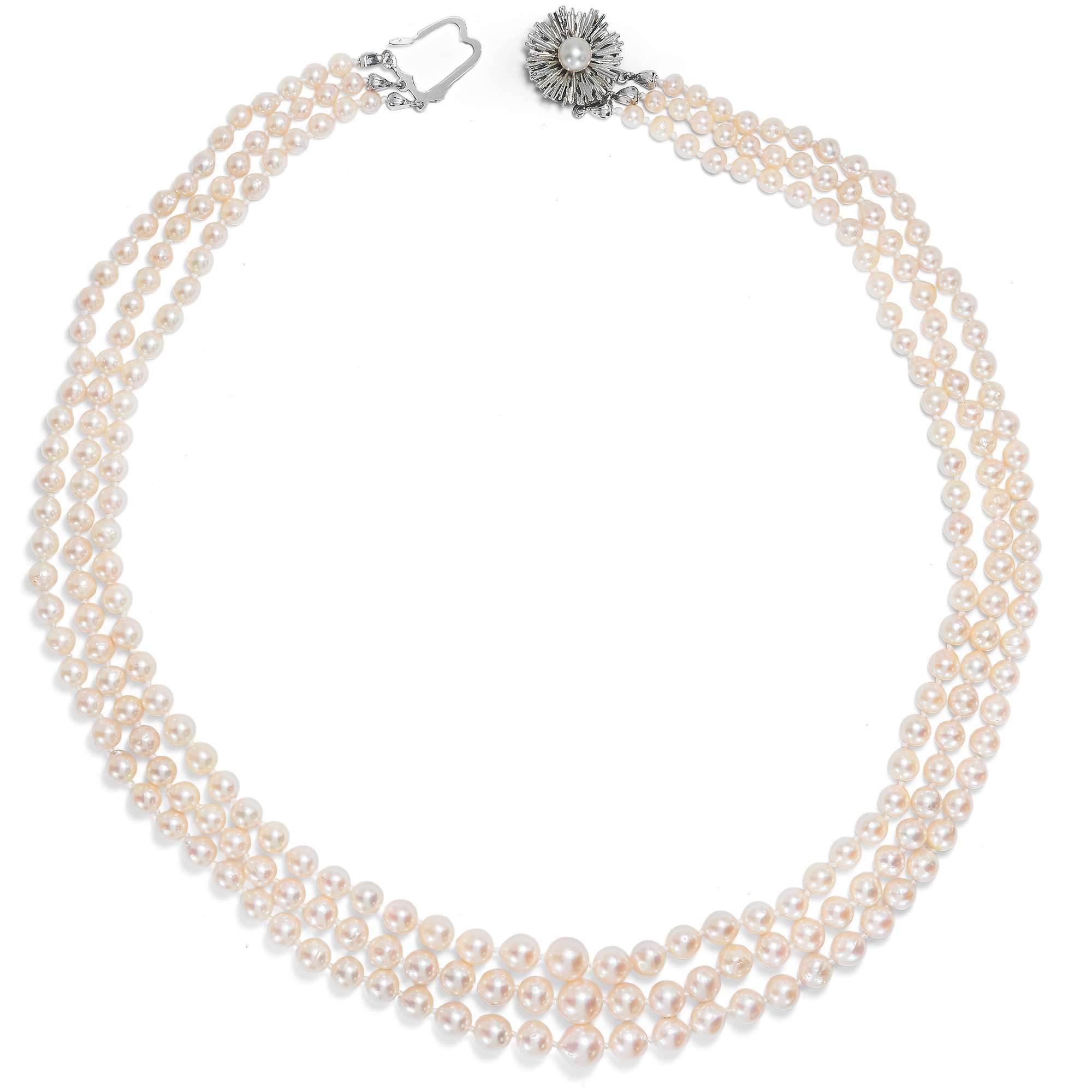 623919-hofer-antikschmuck-Vintage-Collier-aus-japanischen-Zuchtperlen-in-drei-Reihen-von-Schoeffel-Stuttgart-um-1965-Das-Geheimnis-der-Perlen_1