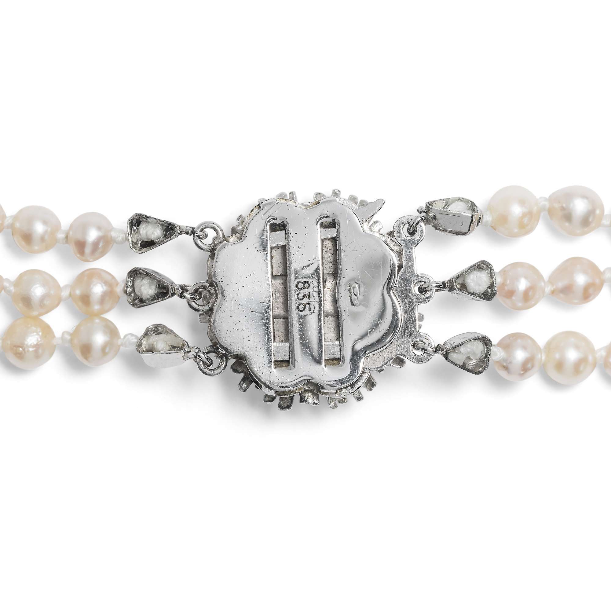623919-hofer-antikschmuck-Vintage-Collier-aus-japanischen-Zuchtperlen-in-drei-Reihen-von-Schoeffel-Stuttgart-um-1965-Das-Geheimnis-der-Perlen_4