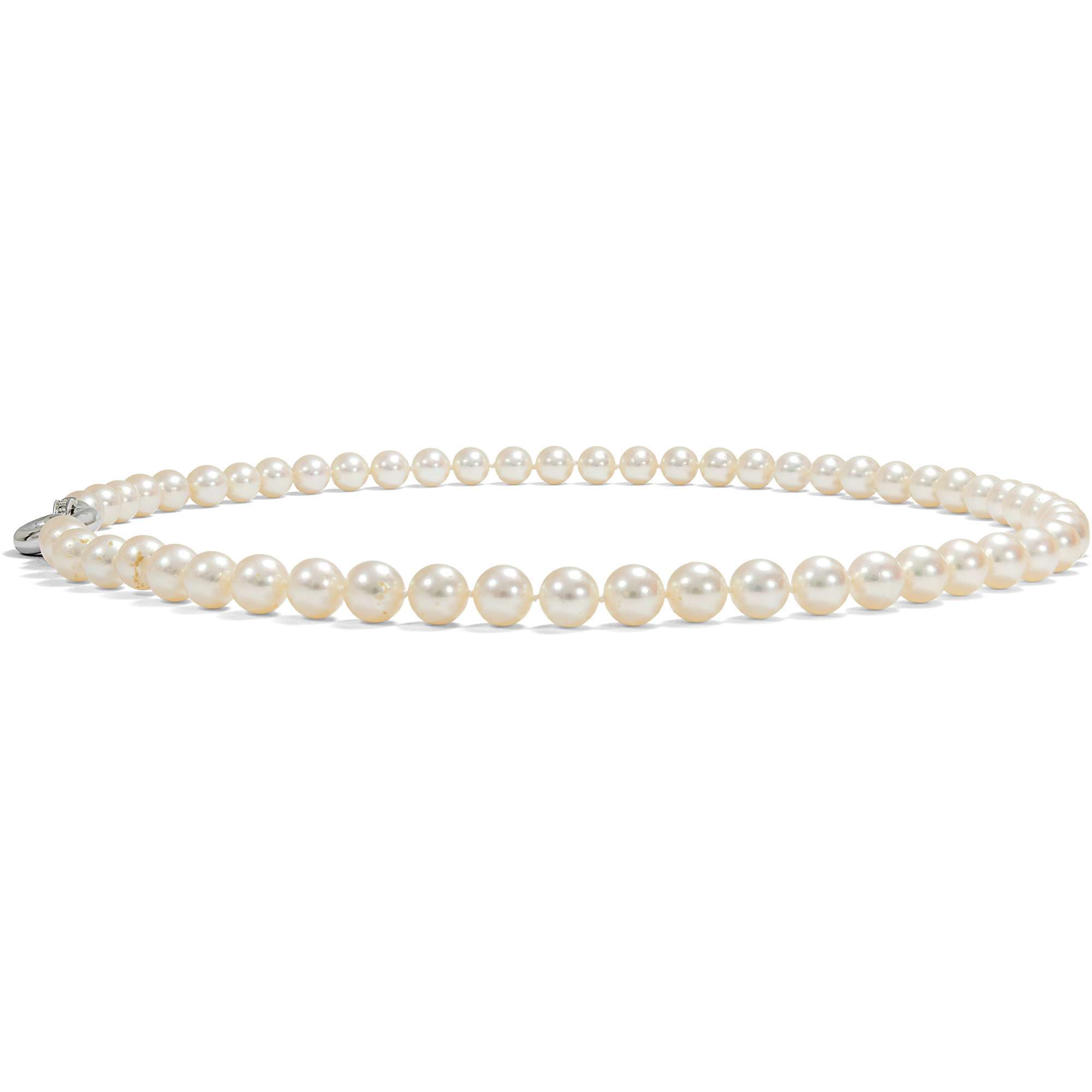 624672-hofer-antikschmuck-Qualitaetvolles-vintage-Matinee-Perlencollier-mit-Weissgoldschliesse-Italien-um-2010-Perlen-fuer-den-Vormittag_2