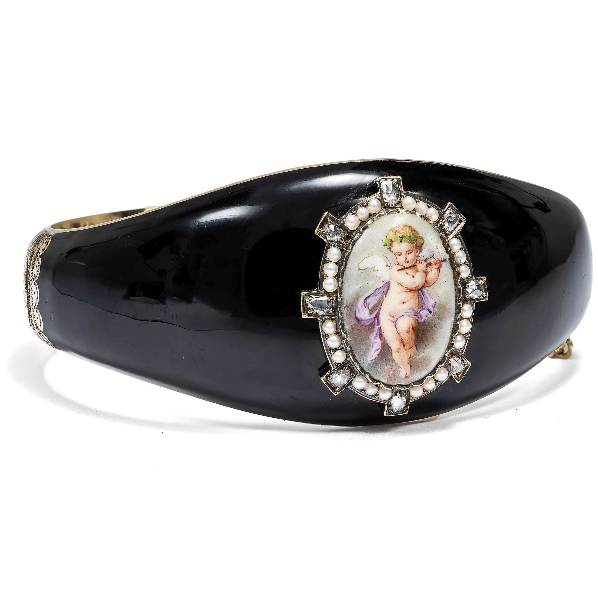 625535-hofer-antikschmuck-Seltener-schwarz-emaillierter-Armreif-mit-Emailmalerei-Perlen-und-Diamanten-auf-Gold-um-1865-Heiter-bis-wolkig