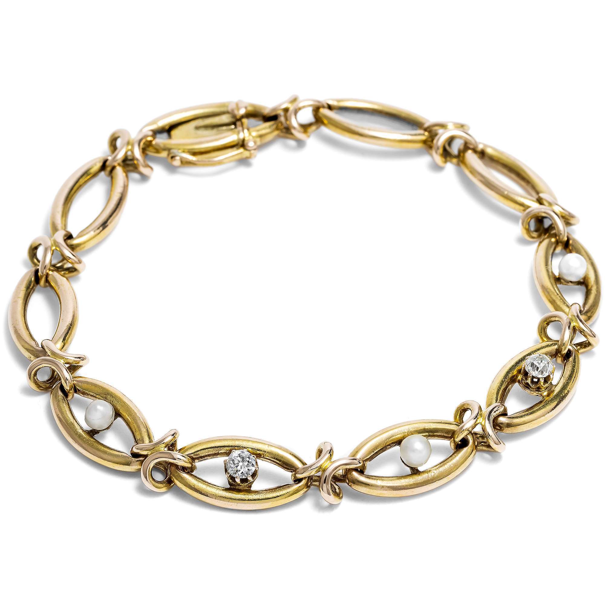 625590-hofer-antikschmuck-Elegantes-Jugendstil-Armband-mit-Diamanten-und-Orientperlen-in-Gold-Deutschland-um-1910-Fliessende-Formen
