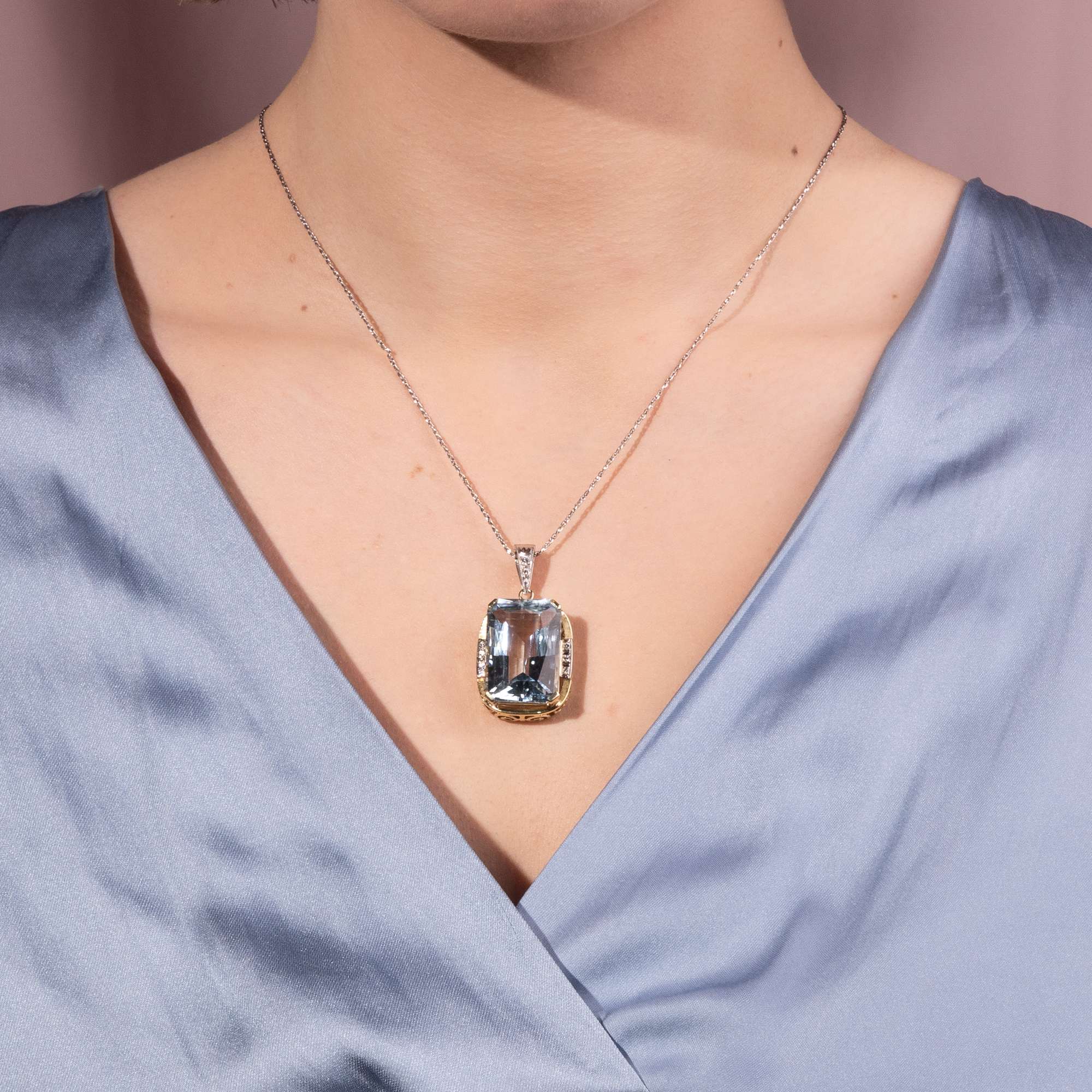 625655-hofer-antikschmuck-Strahlender-Midcentury-Anhaenger-mit-Aquamarin-und-Diamanten-in-Gold-um-1960-Tropical-Blue_5