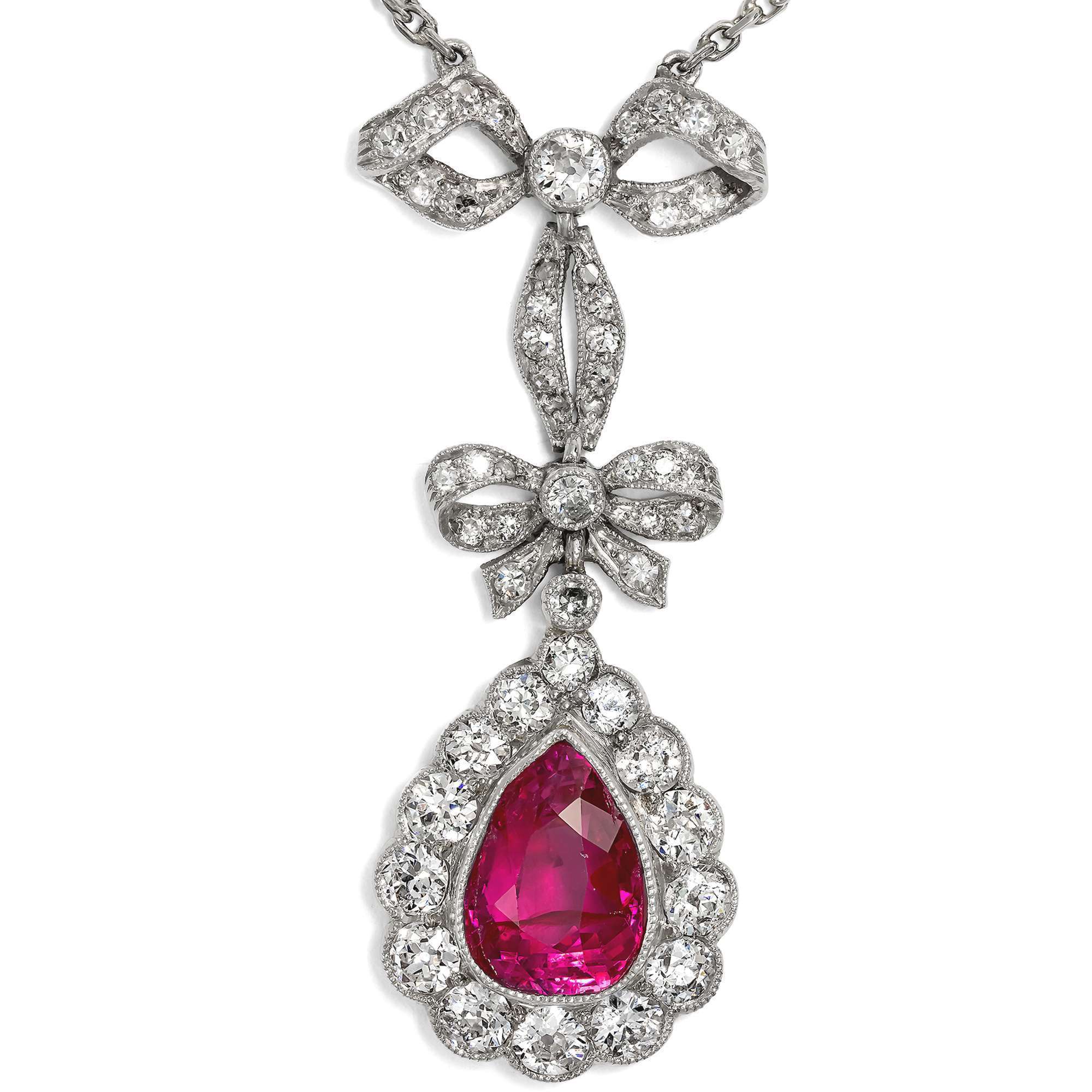 626102-hofer-antikschmuck-Kostbares-Collier-mit-unbehandeltem-Rubin-aus-Burma-und-Diamanten-in-Platin-um-1910-Leidenschaft-fest-angebunden_1