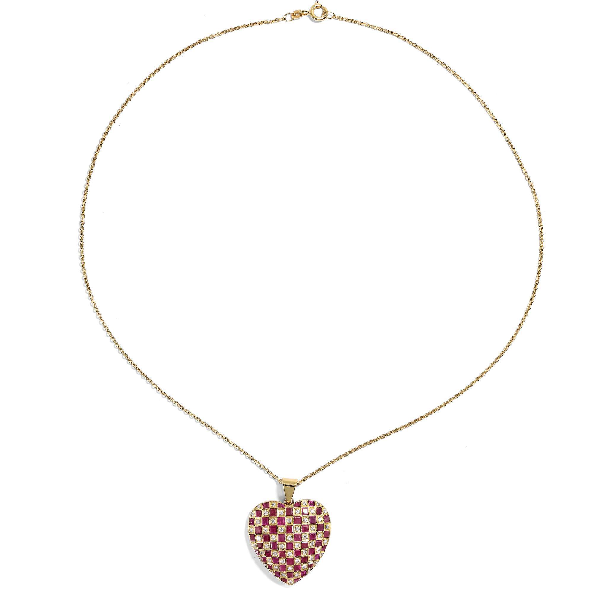 626362-hofer-antikschmuck-Grosser-vintage-Anhaenger-in-Herzform-mit-Rubinen-und-Brillanten-um-1985-Damengambit