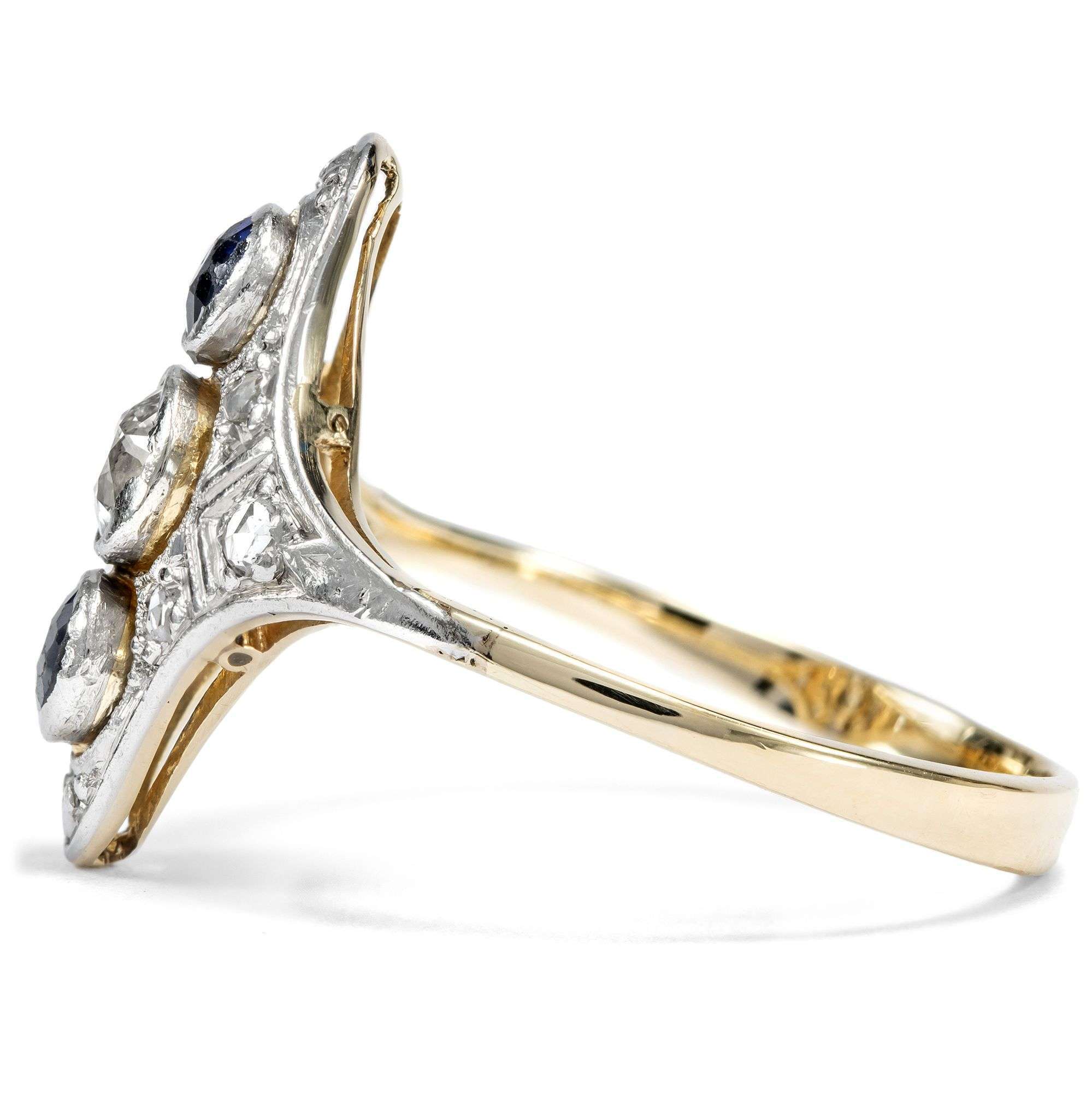 626496-hofer-antikschmuck-Klassischer-Art-Deco-Ring-mit-Saphiren-und-Diamanten-Deutschland-um-1925-Der-blaue-Engel
