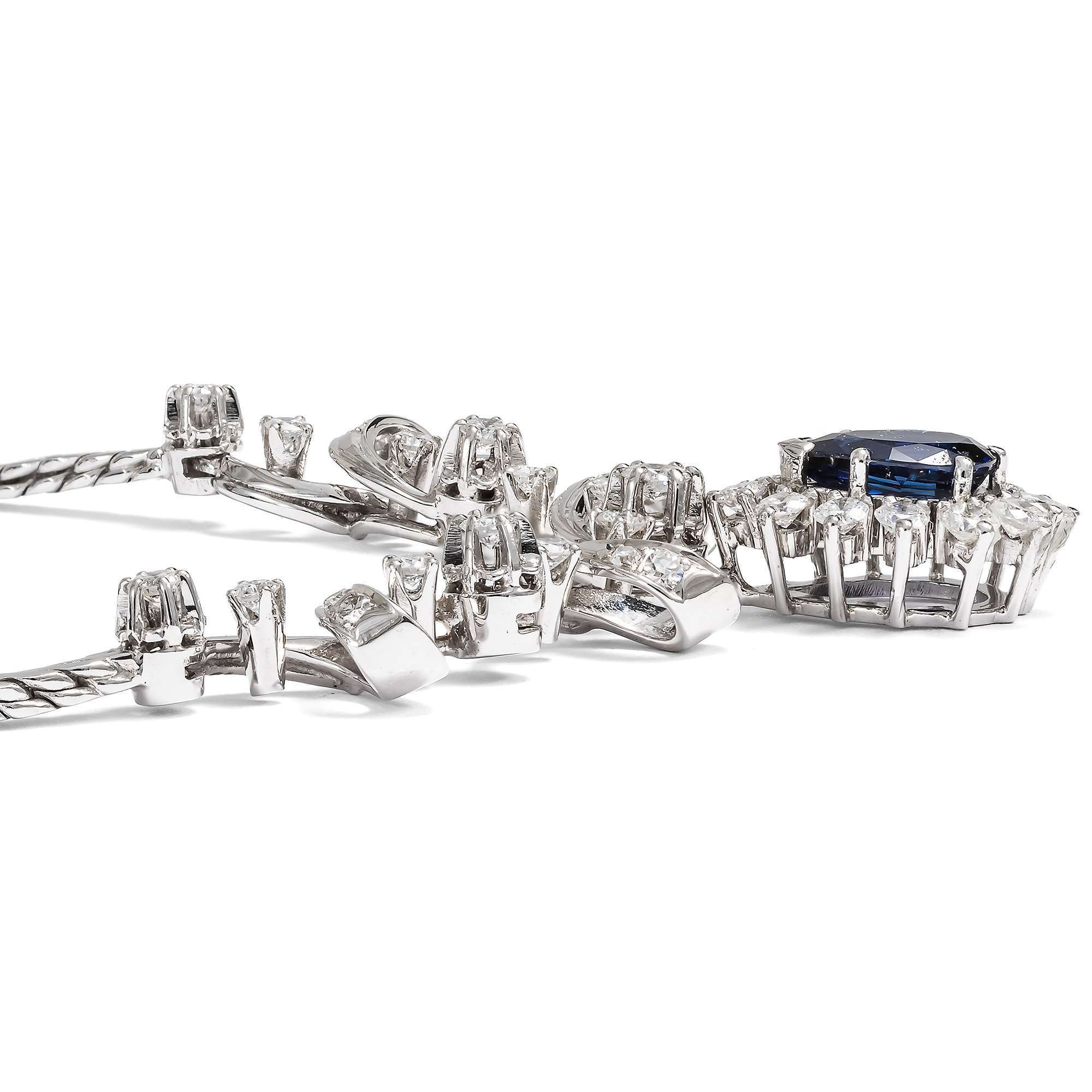 626544-hofer-antikschmuck-Hochwertiges-Collier-aus-Weissgold-blauem-Saphir-und-1-35-ct-Brillanten-Deutschland-um-1975-Mitternacht-trifft-Morgentau_2