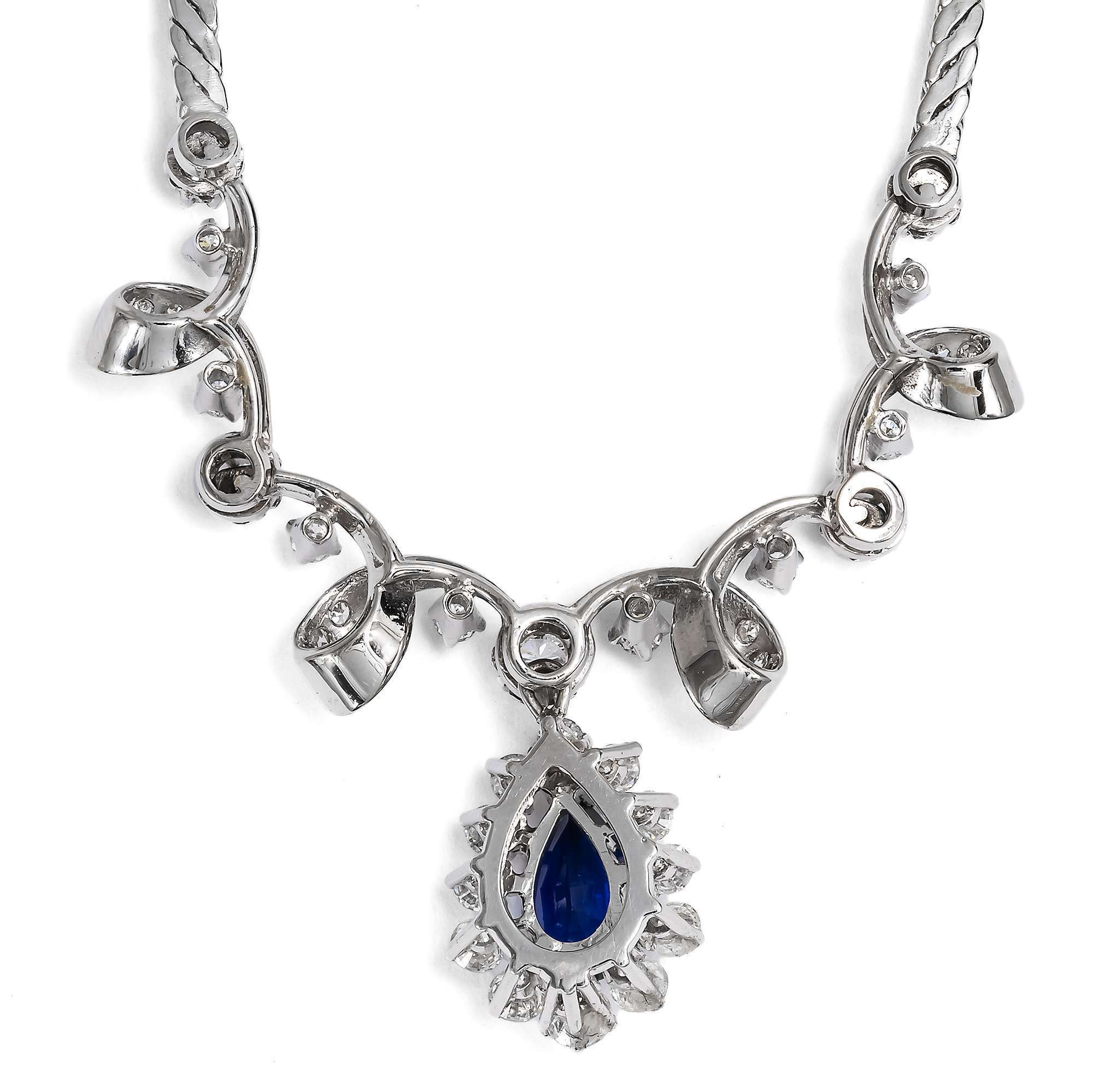 626544-hofer-antikschmuck-Hochwertiges-Collier-aus-Weissgold-blauem-Saphir-und-1-35-ct-Brillanten-Deutschland-um-1975-Mitternacht-trifft-Morgentau_4