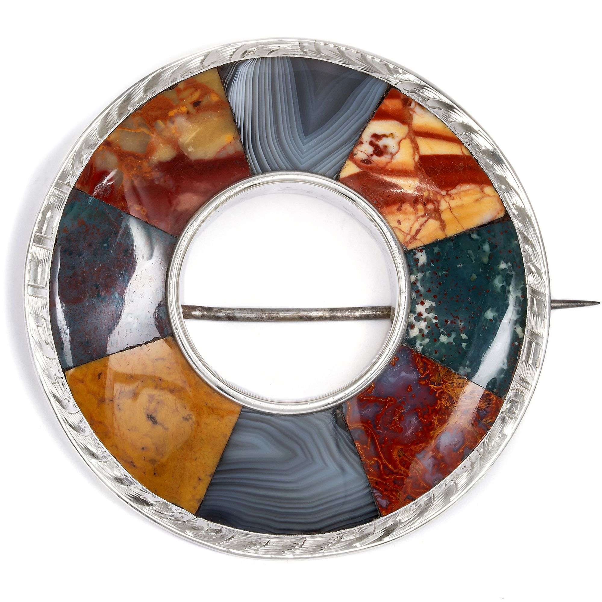 626671-hofer-antikschmuck-Grosse-Brosche-aus-Silber-mit-eingeschliffenen-Achaten-Schottland-um-1880-Highland-Fling-_1