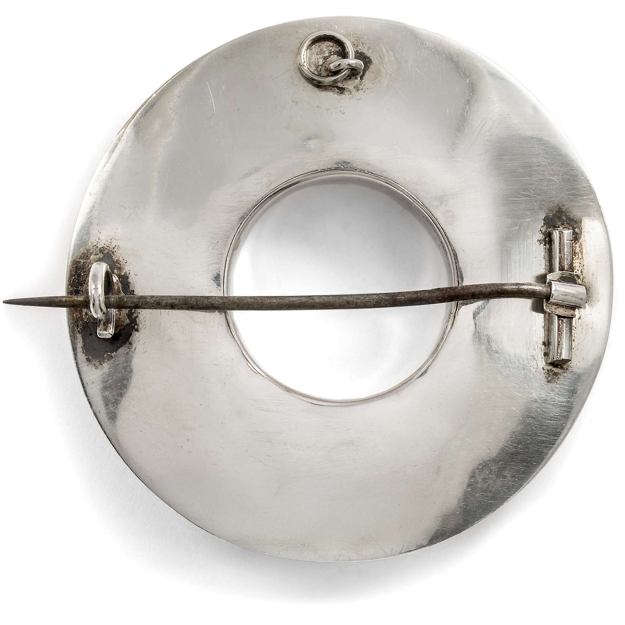 626671-hofer-antikschmuck-Grosse-Brosche-aus-Silber-mit-eingeschliffenen-Achaten-Schottland-um-1880-Highland-Fling-_2