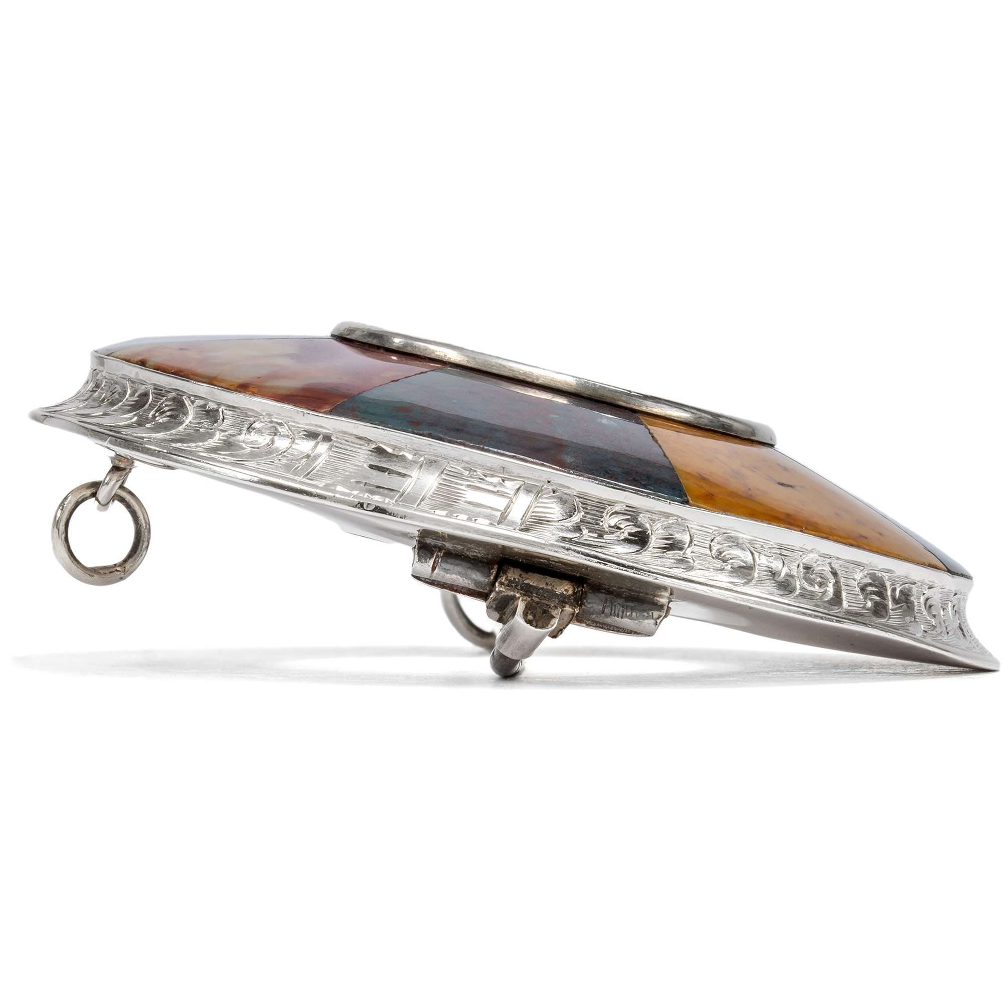 626671-hofer-antikschmuck-Grosse-Brosche-aus-Silber-mit-eingeschliffenen-Achaten-Schottland-um-1880-Highland-Fling