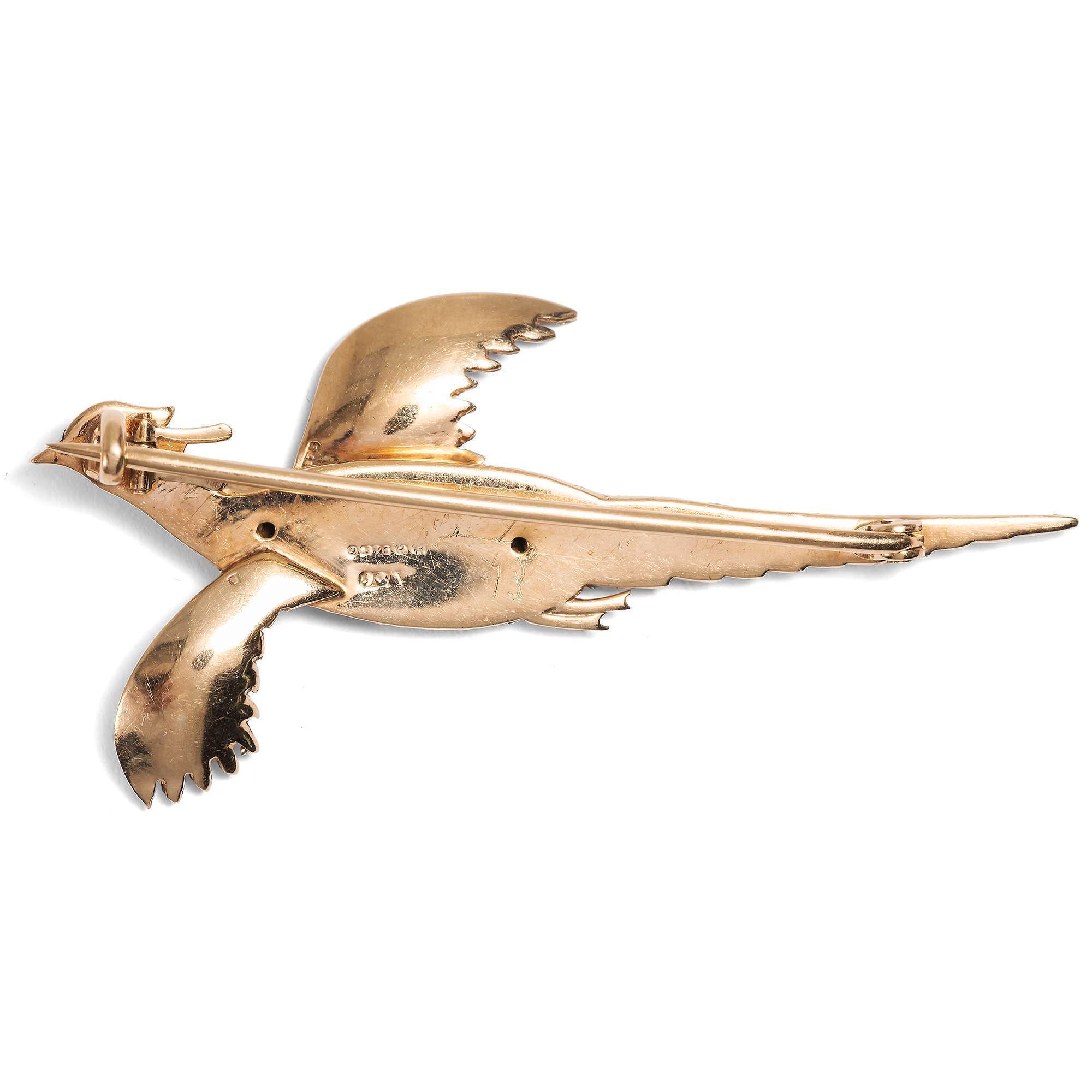 626695-hofer-antikschmuck-Witzige-Brosche-in-dreifarbigem-Gold-und-Emaille-England-1957-Lord-Goldfeather-hebt-ab_2