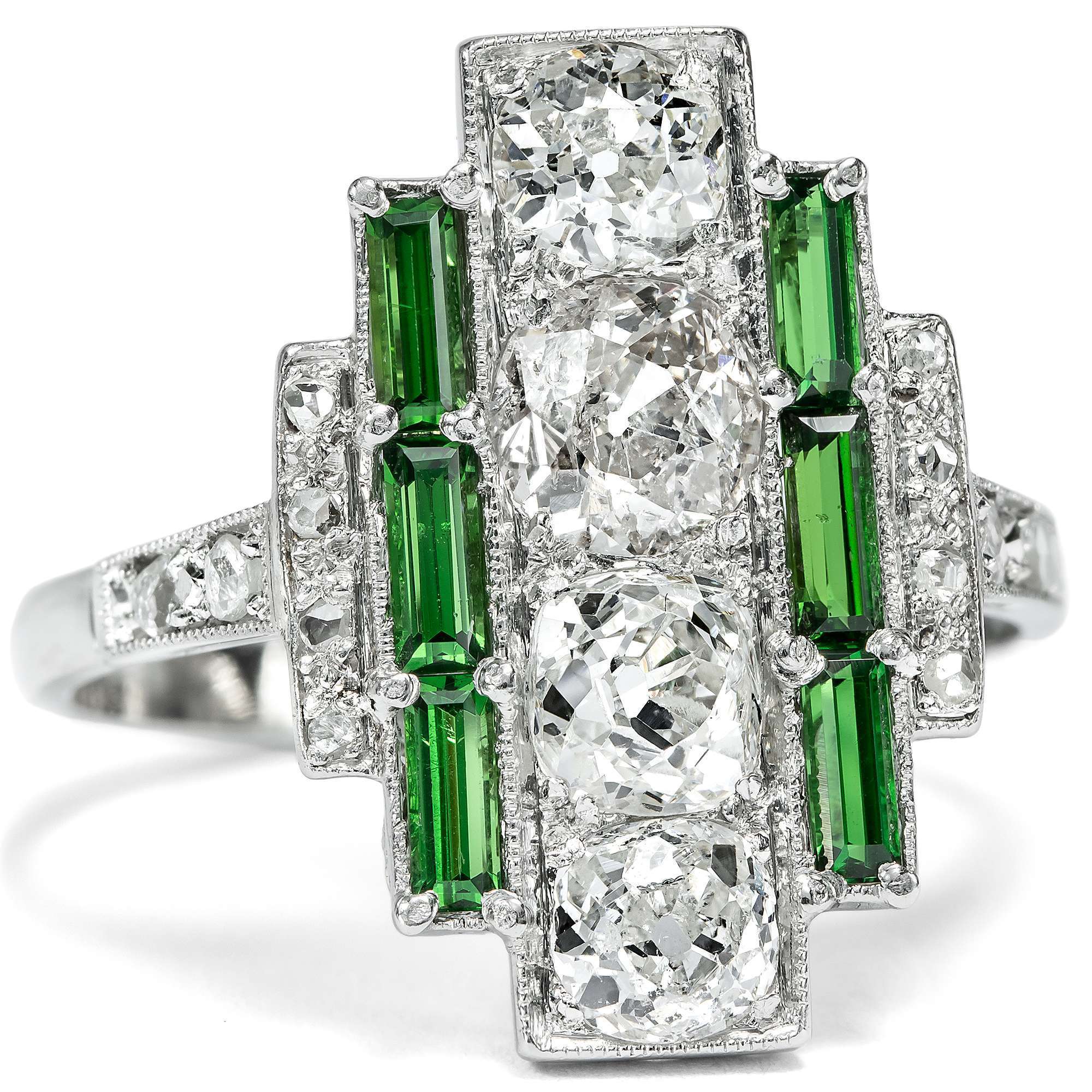 627112-hofer-antikschmuck-Ausdrucksstarker-Art-Deco-Ring-aus-Platin-mit-Diamanten-und-Turmalinen-um-1930-Turmaline-im-Takt-der-Zeit