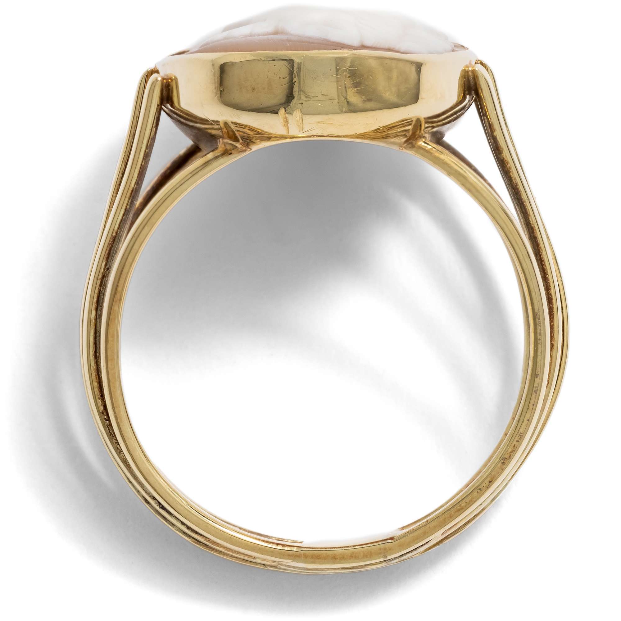 627297-hofer-antikschmuck-Goldener-Ring-mit-aelterer-Muschelgemme-einer-Bacchantin-in-Gold-um-1880-1960-Rauschende-Feste-wilde-Gelage_2